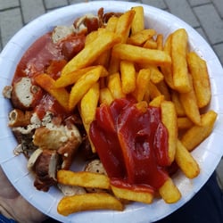 Curry 51 - Currywurst mit Pommes