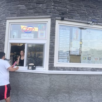 Happy Days - Order at the window - American Near Me - Amsterdam, New York Happy Days - Order at the window - American Near Me - Amsterdam, New York