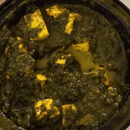 Watery, oily and unspiced "hot" saag paneer. Watery, oily and unspiced "hot" saag paneer.