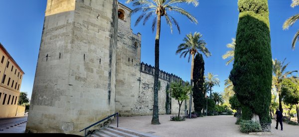 Alcázar de los Reyes Cristianos by null