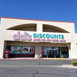 dd's DISCOUNTS - Store front