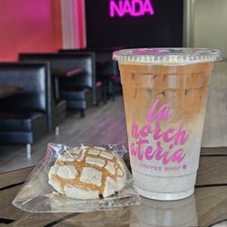 La Horchateria - Large Iced Horchata Macchiato w/ mini concha