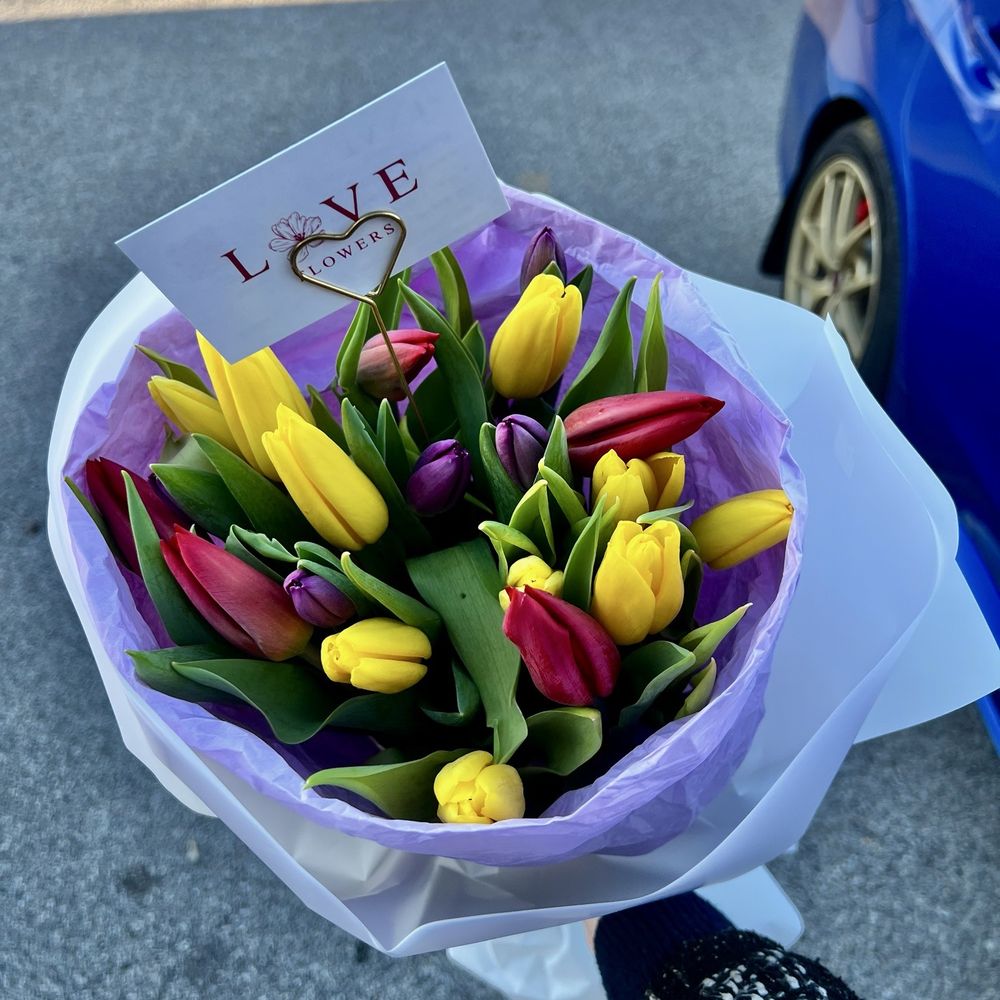Love Flowers Wheeling  - Tulips - Florists Near Me - Wheeling, Illinois