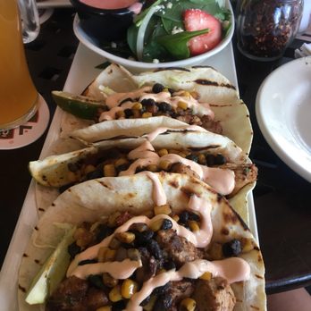 Kona Brewing - Fish tacos with strawberry spinach salad - Pubs Near Me - Honolulu, Hawaii Kona Brewing - Fish tacos with strawberry spinach salad - Pubs Near Me - Honolulu, Hawaii