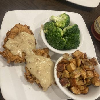 Bloody Mary Brunch - Country fried chicken with tatos and broccoli! - Breakfast & Brunch Near Me - Peoria, Illinois Bloody Mary Brunch - Country fried chicken with tatos and broccoli! - Breakfast & Brunch Near Me - Peoria, Illinois