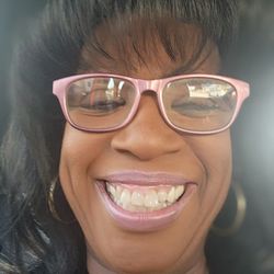 Spatini Skin Lounge - Whiter teeth!