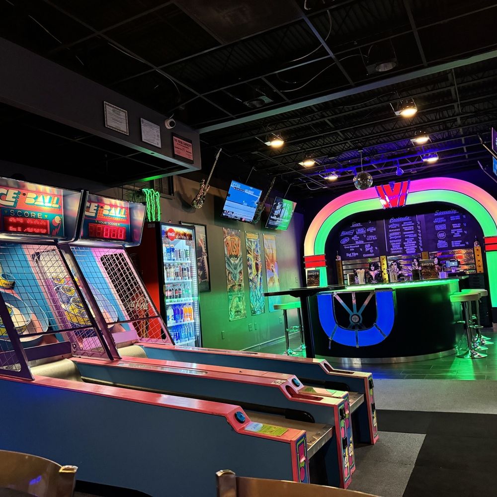 Free Play Pinball Arcade - Arcades Near Me - Fraser, Michigan