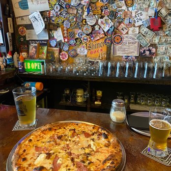 Dutch's Brewhouse - Hawaiian pizza - Breweries Near Me - Long Beach, California