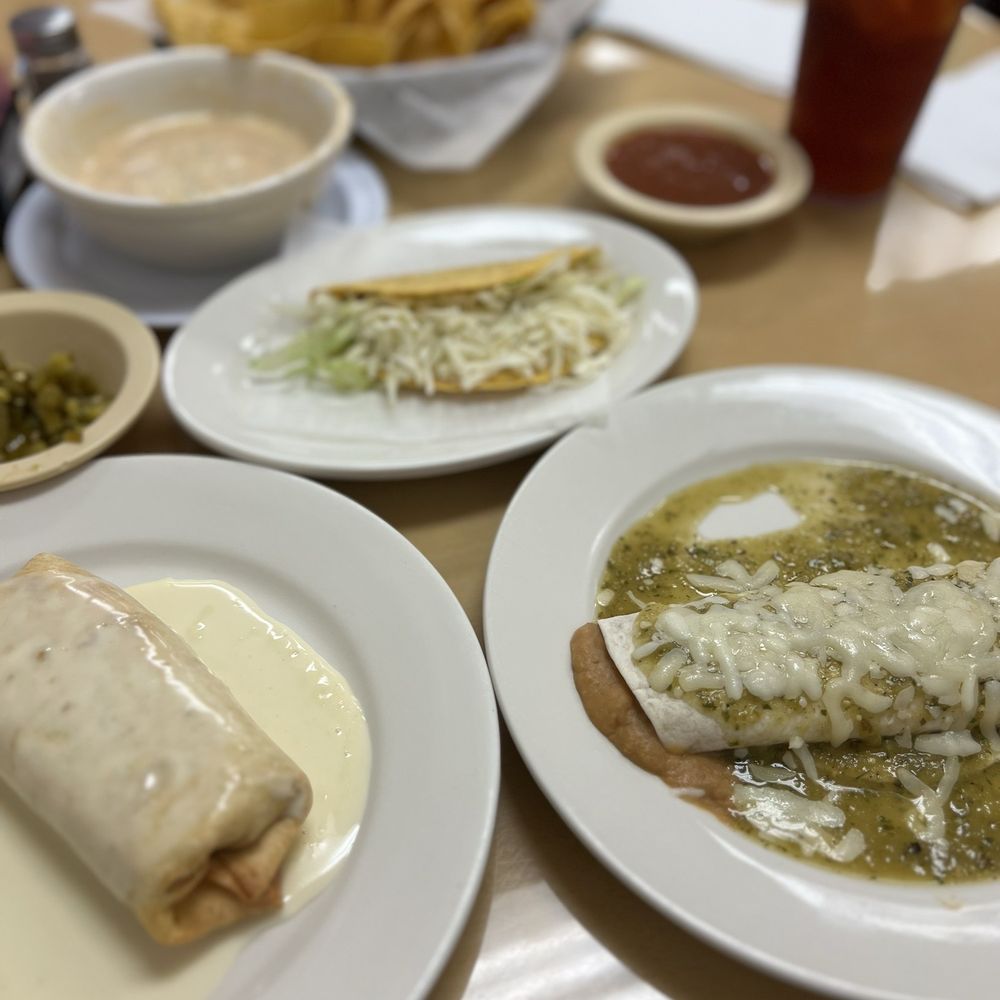 EL Timons - Fried burrito, bean burrito, taco, bean dip, salsa, and chips. - Mexican Near Me - Danielsville, Georgia