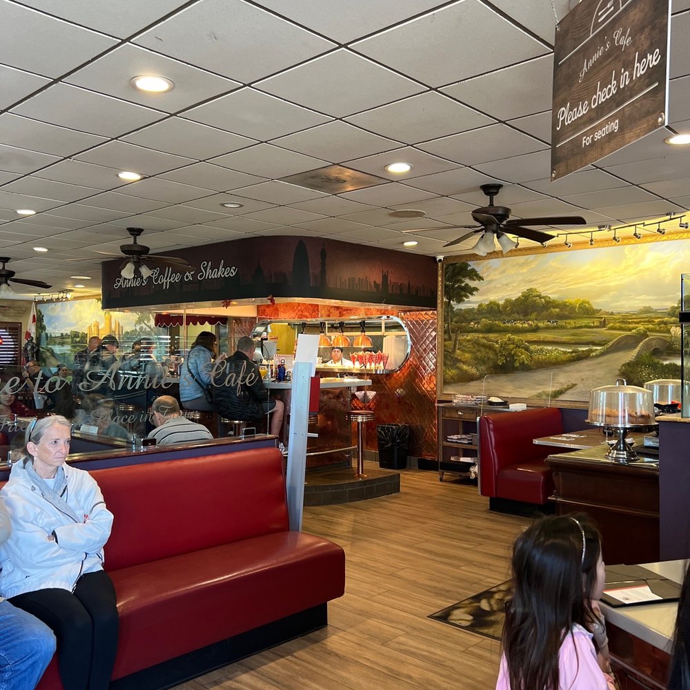 Annie's Cafe - Temecula - Entrance/Dining Area - Breakfast & Brunch Near Me - Temecula, California