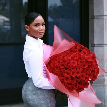 Wonderland Flowers - Roses bouquet "Royal" - Florists Near Me Wonderland Flowers - Roses bouquet "Royal" - Florists Near Me