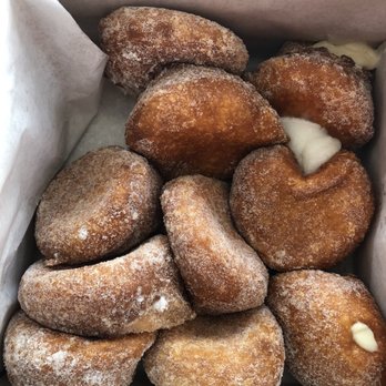 Leonard's Bakery - Piping hot Malasadas - Bakeries Near Me - Honolulu, Hawaii Leonard's Bakery - Piping hot Malasadas - Bakeries Near Me - Honolulu, Hawaii