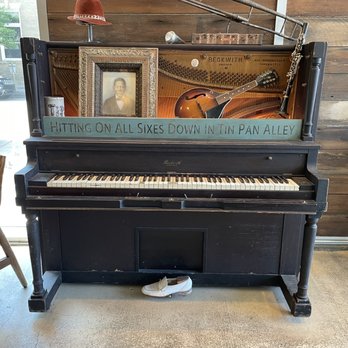 The Vintage - Eclectic decor - Cafes Near Me - Baton Rouge, Louisiana The Vintage - Eclectic decor - Cafes Near Me - Baton Rouge, Louisiana