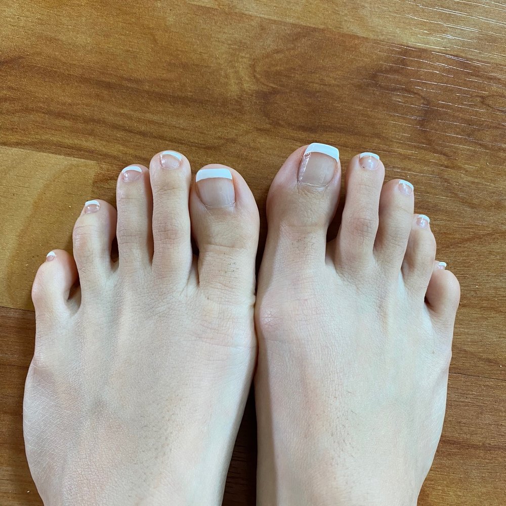 One week after regular polish French pedicure