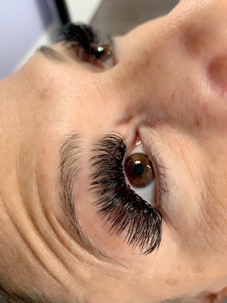 Lashed By Amanda Rose Logo