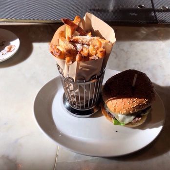 Tableau Bar Bistro - Burger - Bars Near Me - Vancouver, British Columbia