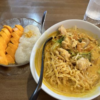 S T Noodle Bar - Curry noddle and mango sticky rice - Thai Near Me - Long Beach, California