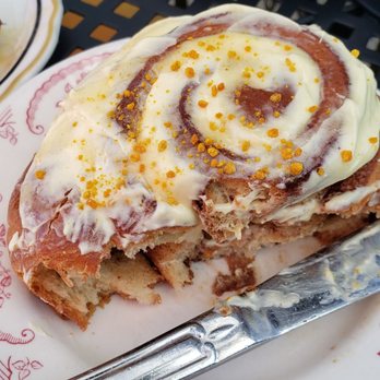 Milktooth - Cinnamon roll - Breakfast & Brunch Near Me - Indianapolis, Indiana