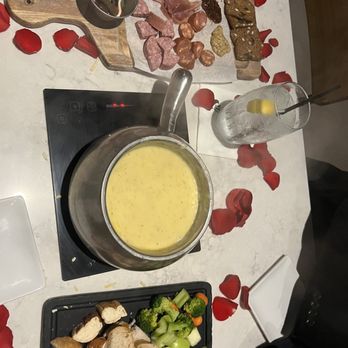 The Melting Pot - Cincinnati - Quattro Formaggio - Fondue Near Me - Cincinnati, Ohio The Melting Pot - Cincinnati - Quattro Formaggio - Fondue Near Me - Cincinnati, Ohio