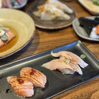 Mikuni - Aburi salmon 2 & aburi hamachi 1 - Japanese Near Me - Davis, California Mikuni - Aburi salmon 2 & aburi hamachi 1 - Japanese Near Me - Davis, California