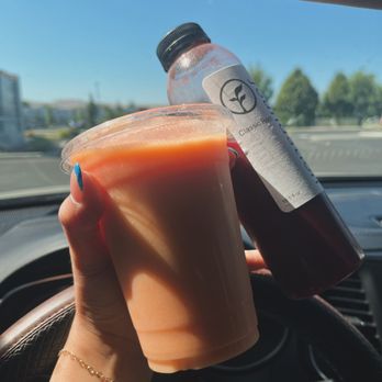 Foundation Juice Bar - Sunrise Sunset smoothie and Classic Root juice (promotes digestive health) - Breakfast & Brunch Near Me - Yakima, Washington Foundation Juice Bar - Sunrise Sunset smoothie and Classic Root juice (promotes digestive health) - Breakfast & Brunch Near Me - Yakima, Washington
