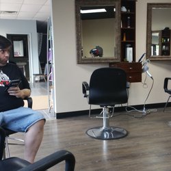 Heaven Salon & Spa - The entrance/waiting room was unimpressive and cramped.  They have a room for mani/pedi that doesn't seemed used.