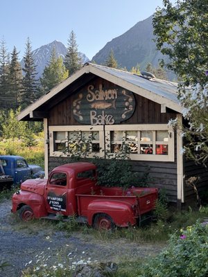 Exit Glacier Salmon Bake by null