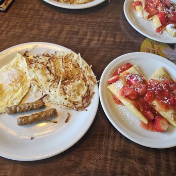 Denny's - I had the strawberry crepe breakfast. It was delicious! I can't wait to have it again. - Diners Near Me - Portland, Oregon