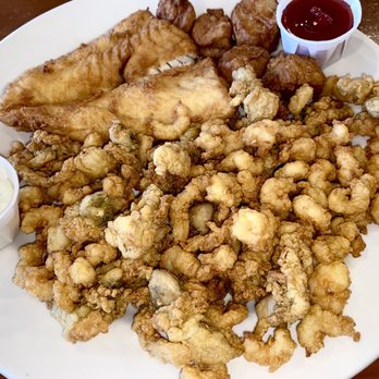Helen's Restaurant - Bellamy Platter (fried clams, scallops, shrimp, haddock) - Breakfast & Brunch Near Me - Machias, Maine Helen's Restaurant - Bellamy Platter (fried clams, scallops, shrimp, haddock) - Breakfast & Brunch Near Me - Machias, Maine
