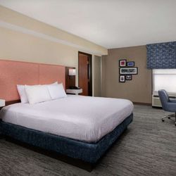Hampton Inn by Hilton Youngstown-West I-80 - Guest room