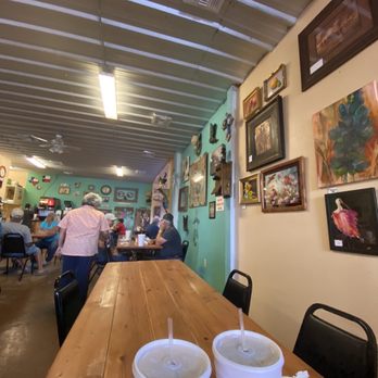 Naomi's Diner - Inside - Diners Near Me - Lytle, Texas