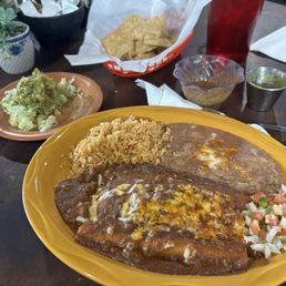 2 Tamales Topped with Chile Con Carne Lunch Special