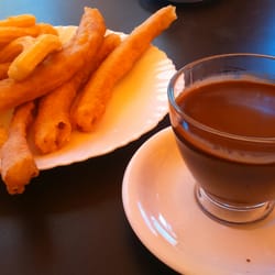 Cafetería & Churrería Mario - Una taza de chocolate y churros para dos