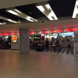 Johnny Rockets - Este local se encuentra en la planta alta del aeropuerto.