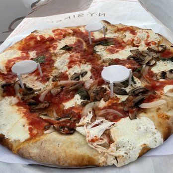 Juliana's - Margherita Pizza, half with Mushroom and Sweet onion. - Pizza Near Me - Brooklyn, New York Juliana's - Margherita Pizza, half with Mushroom and Sweet onion. - Pizza Near Me - Brooklyn, New York