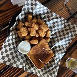 The Lodge Bar & Grill - Texas grilled cheese, he added mushrooms.