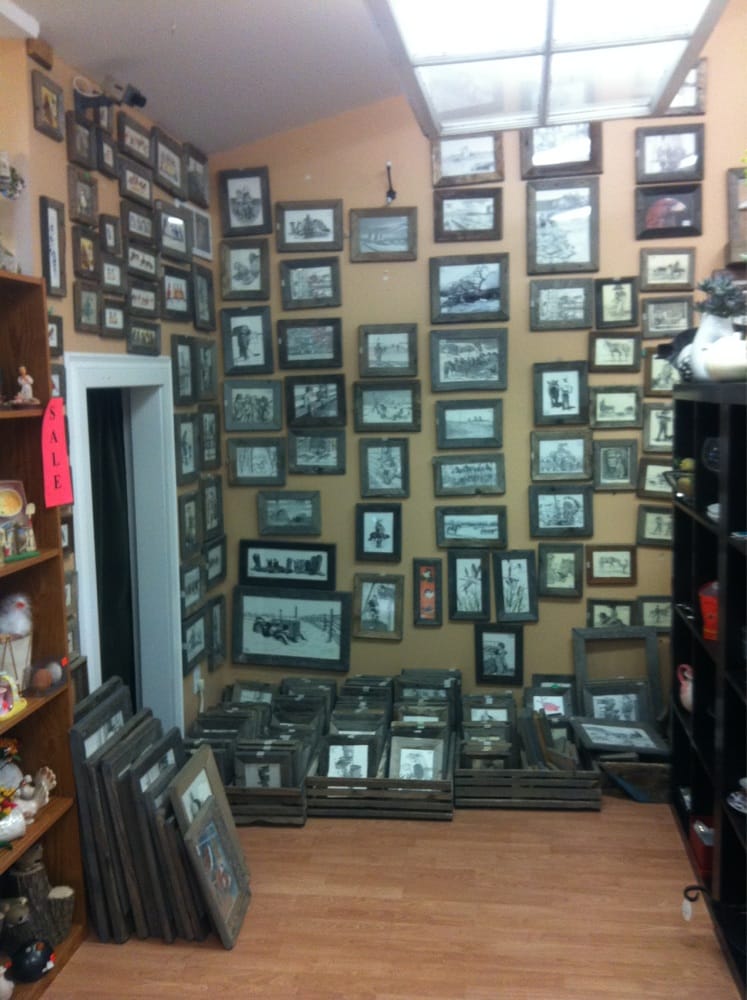 THE RED CARROT Updated October 2024 223 3 Avenue, Strathmore