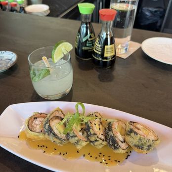 Blue Sushi Sake Grill - Hawaiian Roll - Sushi Bars Near Me - Chicago, Illinois