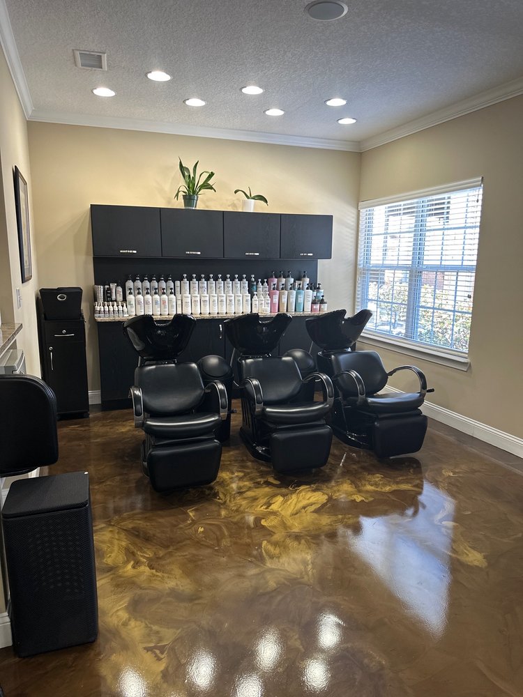 Head 2 Toe Salon Logo