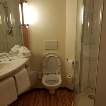 Ibis Amsterdam Centre Hotel - Small, unremarkable bathroom - Hotels Near Me - Amsterdam, New Hampshire Ibis Amsterdam Centre Hotel - Small, unremarkable bathroom - Hotels Near Me - Amsterdam, New Hampshire