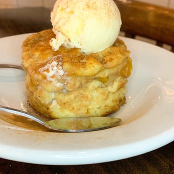 Brasserie Byronz - peach cobbler bread pudding - Brasseries Near Me - Baton Rouge, Louisiana Brasserie Byronz - peach cobbler bread pudding - Brasseries Near Me - Baton Rouge, Louisiana