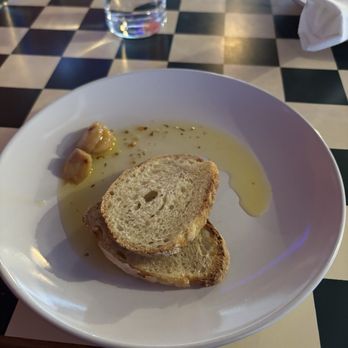 Nomad Napoletana - Confit garlic w toasted bread and olive oil - Pizza Near Me - Amarillo, Texas