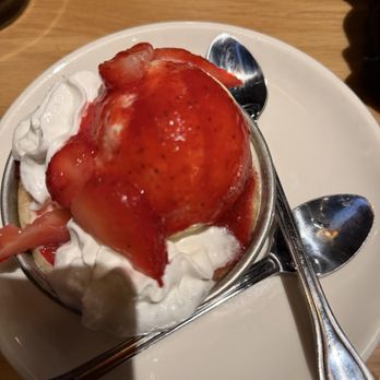 Bj's Restaurant & Brewhouse - Sugar cookie, strawberries, ice cream, and whip cream. - Breweries Near Me - Chandler, Arizona