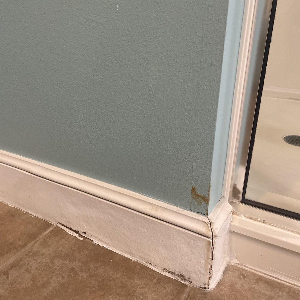 Dirty walls & Baseboards Dirty walls & Baseboards