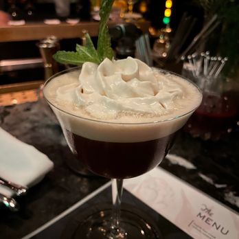 Andra Hem - Bee-DSM - Cocktail Bars Near Me - Philadelphia, Pennsylvania