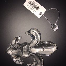 Hudson News - Broken ornament from Hudson news in NOLA :   They didn't wrap fragile item separately. No response to emails, call and no refund.
