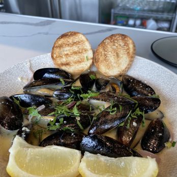 The Goldfinch - $21 MUSCLES in white wine butter sauce - DELICIOUS! - New American Near Me - Irvine, California The Goldfinch - $21 MUSCLES in white wine butter sauce - DELICIOUS! - New American Near Me - Irvine, California