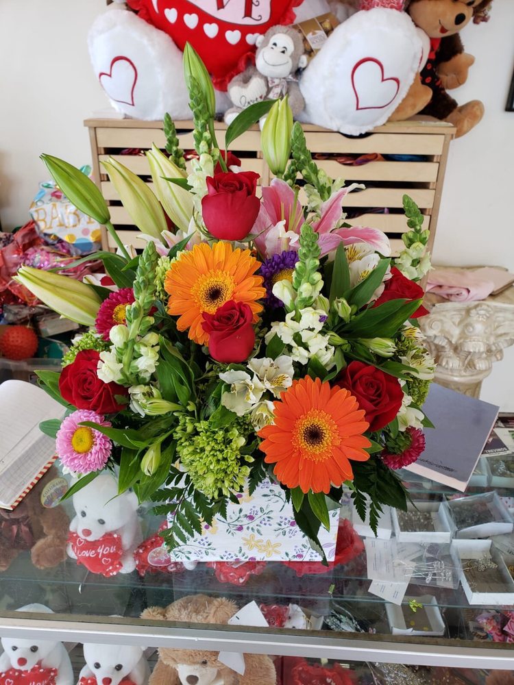 ORALIA FLOWERS AND GIFTS 401 N Cage Blvd, Pharr, Texas Florists