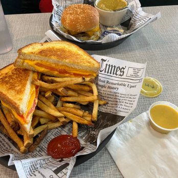 The Lunchbox Diner - Grilled Cheese and Cheese Burger* with Soup of the Day - Diners Near Me - Mount Vernon, Washington