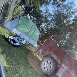 Buffalo River Resort - Setting up tent